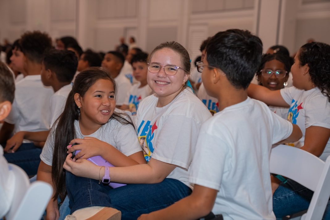 Meer dan 600 kinderen tonen muzikaal talent tijdens groot concert van Leerorkest Aruba Meer dan 600 kinderen tonen muzikaal talent tijdens groot concert van Leerorkest Aruba