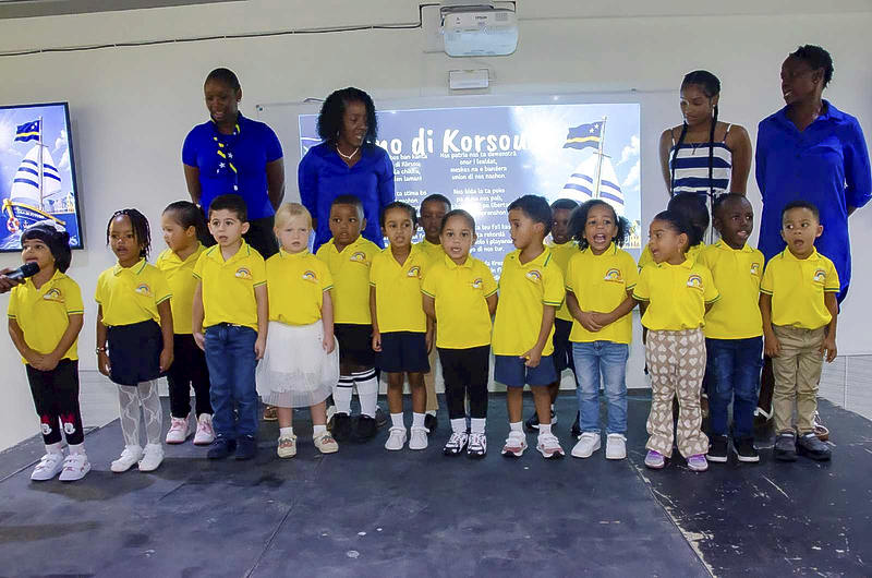 Diploma-uitreiking voor de kleintjes van Arko Iris Kindercentrum (Picture by: extra.cw)