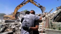Dodelijke Israëlische luchtaanvallen in Zuid-Libanon ondanks recent staakt-het-vuren Dodelijke Israëlische luchtaanvallen in Zuid-Libanon ondanks recent staakt-het-vuren (Picture by: ichef.bbci.co.uk)