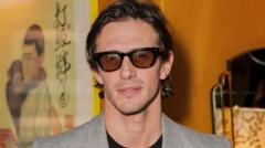 Doodsoorzaak TOWIE-ster Jake Hall nog onduidelijk na lijkschouwing Doodsoorzaak TOWIE-ster Jake Hall nog onduidelijk na lijkschouwing (Picture by: ichef.bbci.co.uk)