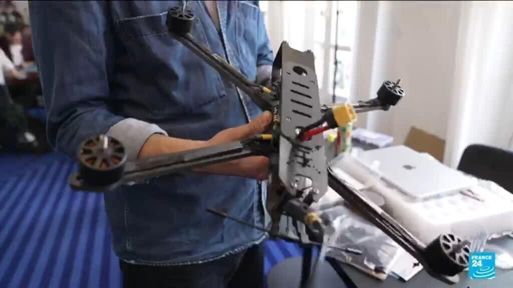 Drone-bouwworkshops winnen aan populariteit in Parijs Drone-bouwworkshops winnen aan populariteit in Parijs (Picture by: s.france24.com)