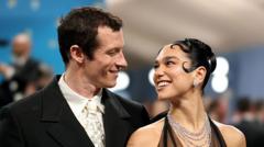 Dua Lipa trouwt met acteur Callum Turner in intieme ceremonie in Londen Dua Lipa trouwt met acteur Callum Turner in intieme ceremonie in Londen (Picture by: ichef.bbci.co.uk)