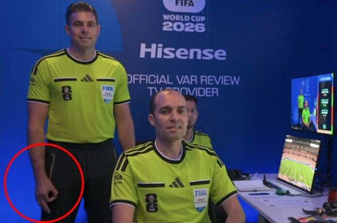 FIFA onder druk om VAR-official te verwijderen na vermeend wit-supremacistisch handgebaar (Picture by: 721news.com)