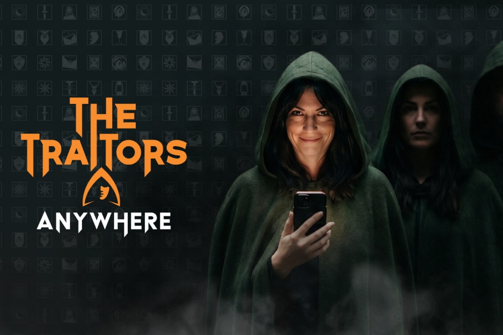 Fans van 'The Traitors' kunnen nu zelf meespelen via WhatsApp-spel (Picture by: variety.com)