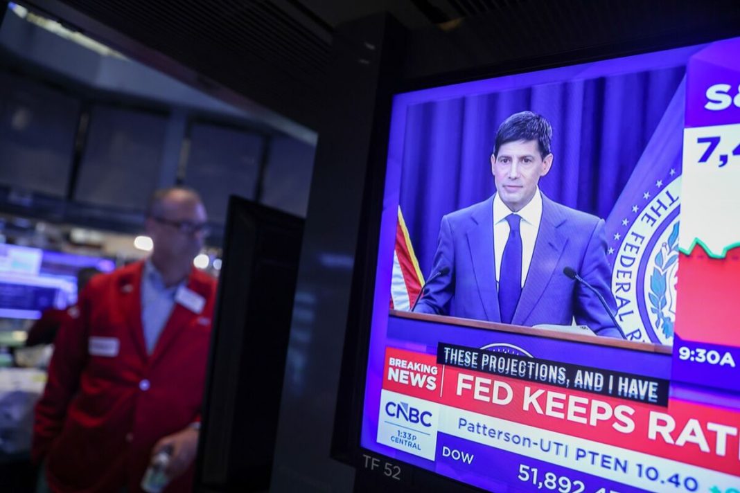 Fed houdt rente opnieuw ongewijzigd, maar renteverhoging voor einde jaar mogelijk Fed houdt rente opnieuw ongewijzigd, maar renteverhoging voor einde jaar mogelijk (Picture by: assets.bwbx.io)