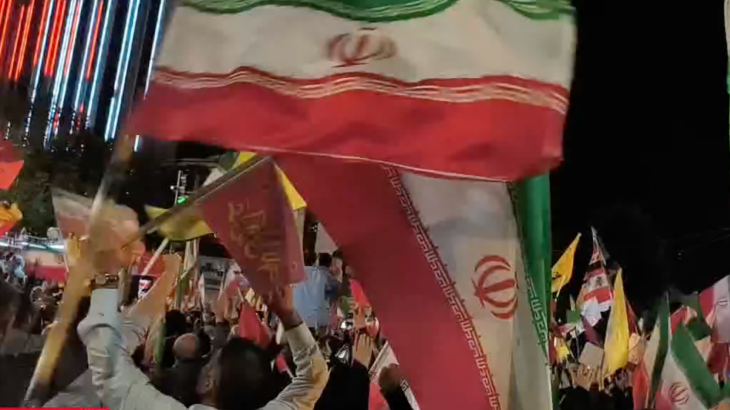 Feestende menigten in Teheran terwijl raketten richting Israël vliegen (Picture by: aljazeera.com)