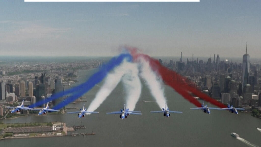 Franse straaljagers vliegen over het Vrijheidsbeeld in New York (Picture by: s.france24.com)