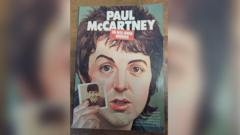 Gesigneerd Paul McCartney-boek uit kringloopwinkel brengt bijna duizend pond op (Picture by: ichef.bbci.co.uk)
