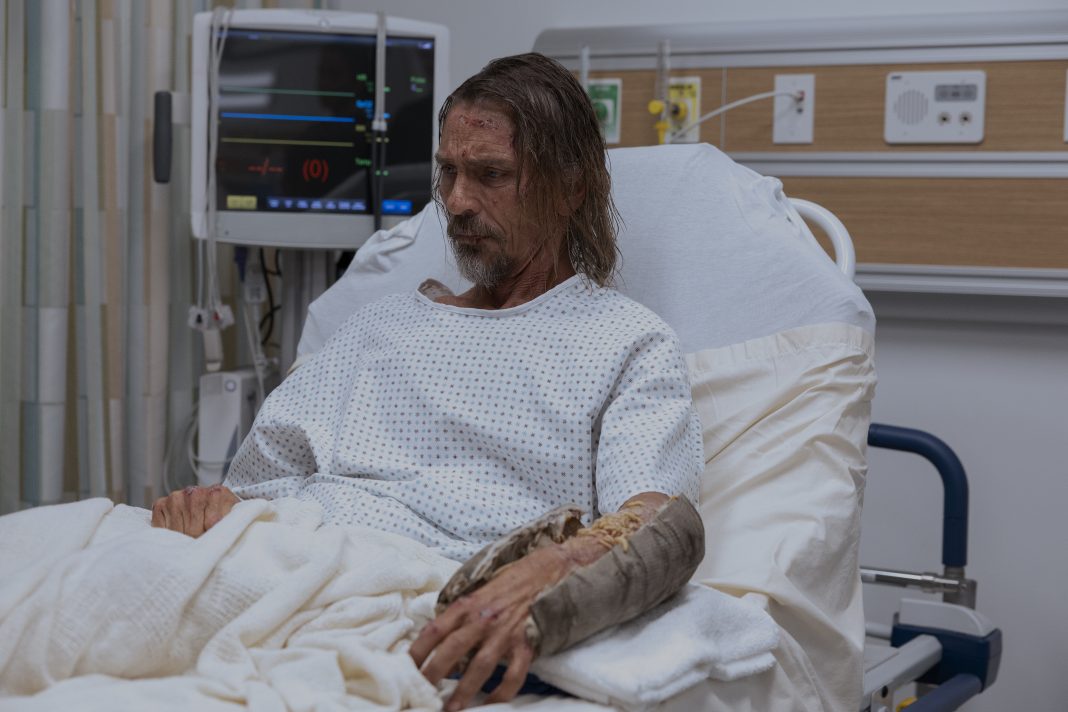 Grimeur van 'The Pitt' onthult de geheimen achter de bloederigste scènes van de serie (Picture by: variety.com)