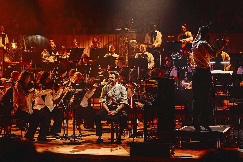Harry Styles ruilt disco in voor klassiek in intiem orkestconcert Harry Styles ruilt disco in voor klassiek in intiem orkestconcert (Picture by: variety.com)