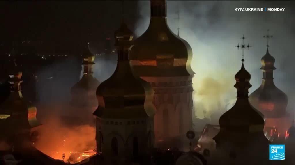 Historisch klooster in vlammen bij zwaarste Russische aanval op Kyiv in weken Historisch klooster in vlammen bij zwaarste Russische aanval op Kyiv in weken (Picture by: s.france24.com)