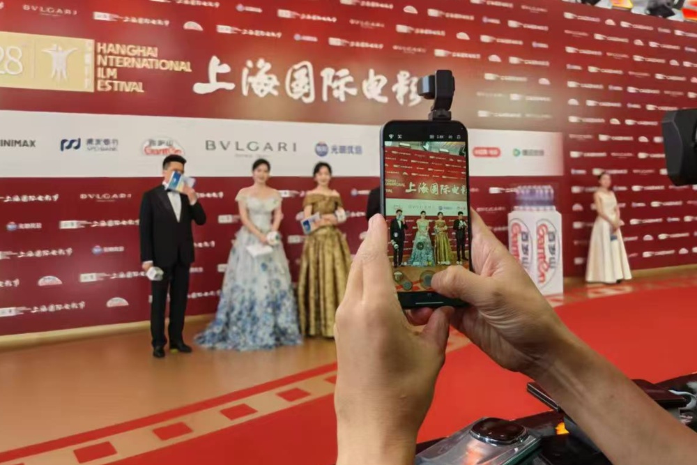 Honor en Arri lanceren robottelefoon op rode loper Shanghai Film Festival (Picture by: variety.com)
