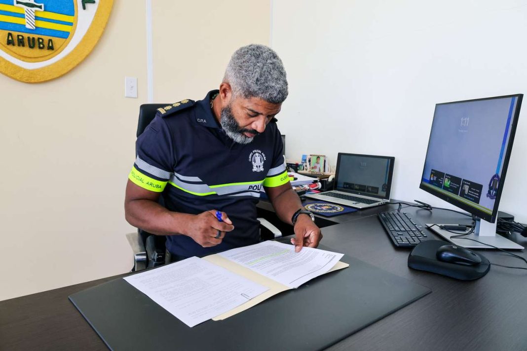 Hoofdcommissaris Arnhem verwelkomt nieuw bestuur vakbond politie Aruba (Picture by: 24ora.com)