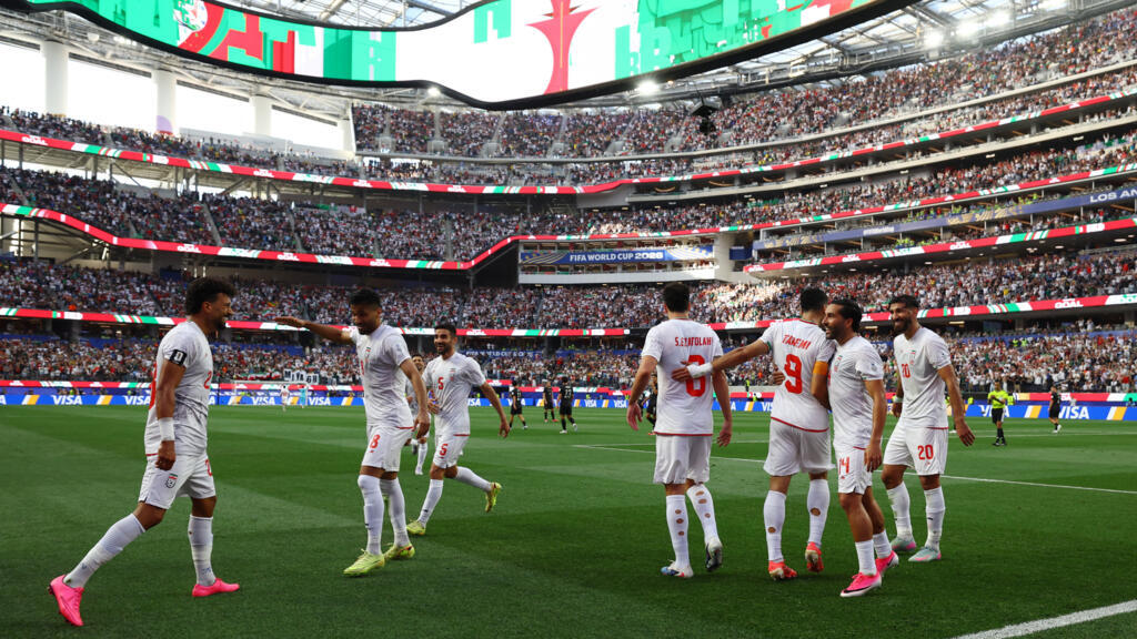 Iran en Nieuw-Zeeland delen de punten in politiek beladen WK-openingsduel Iran en Nieuw-Zeeland delen de punten in politiek beladen WK-openingsduel (Picture by: s.france24.com)
