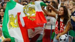 Iran tegen Iran: politiek en voetbal botsen op de tribunes bij WK-duel Iran tegen Iran: politiek en voetbal botsen op de tribunes bij WK-duel (Picture by: ichef.bbci.co.uk)
