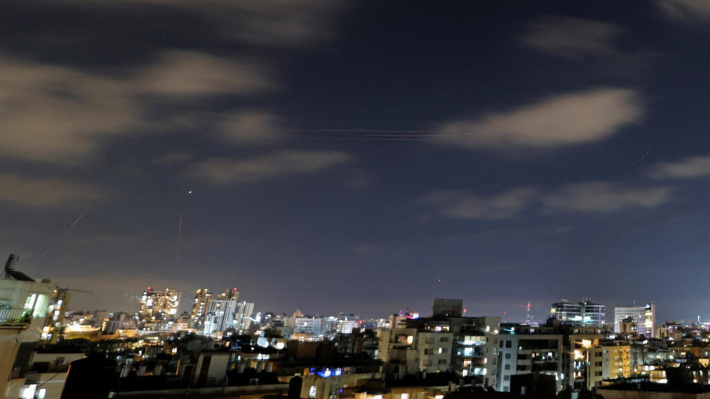 Iran vuurt raketten af op Israël: eerste aanval sinds kwetsbaar staakt-het-vuren Iran vuurt raketten af op Israël: eerste aanval sinds kwetsbaar staakt-het-vuren (Picture by: s.france24.com)