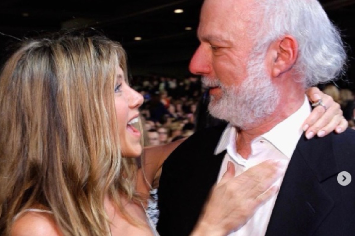 Jennifer Aniston eert Friends-regisseur James Burr Jennifer Aniston eert 'Friends'-regisseur James Burrows: 'Hij was een vaderfiguur voor mij' (Picture by: variety.com)