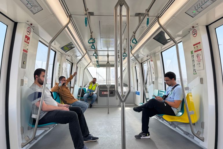 Kairo’s nieuwe monorail indrukwekkend maar te duur voor veel reizigers Kairo's nieuwe monorail indrukwekkend maar te duur voor veel reizigers (Picture by: aljazeera.com)