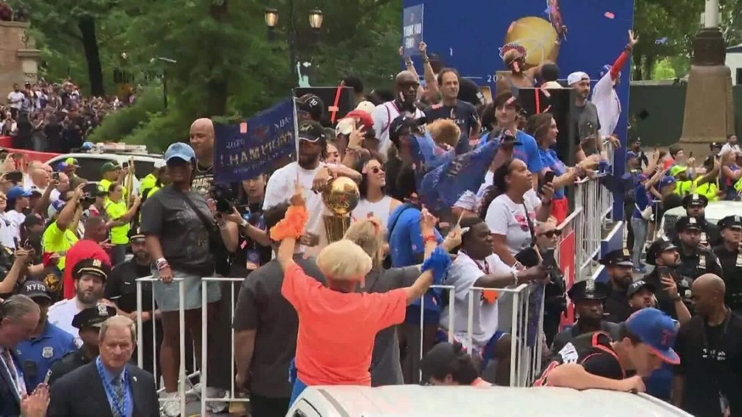 Knicks vieren NBA-titel met miljoenen fans in New York (Picture by: assets.bwbx.io)