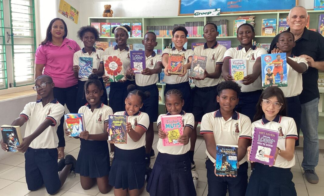 Kolegio Santa Clara viert derde verjaardag van schoolbibliotheek (Picture by: extra.cw)