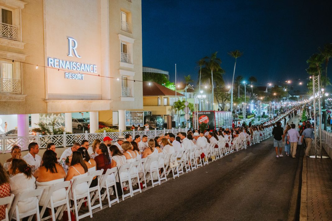 Long Table Aruba haalt 100.000 dollar op voor lokale gemeenschap (Picture by: 24ora.com)