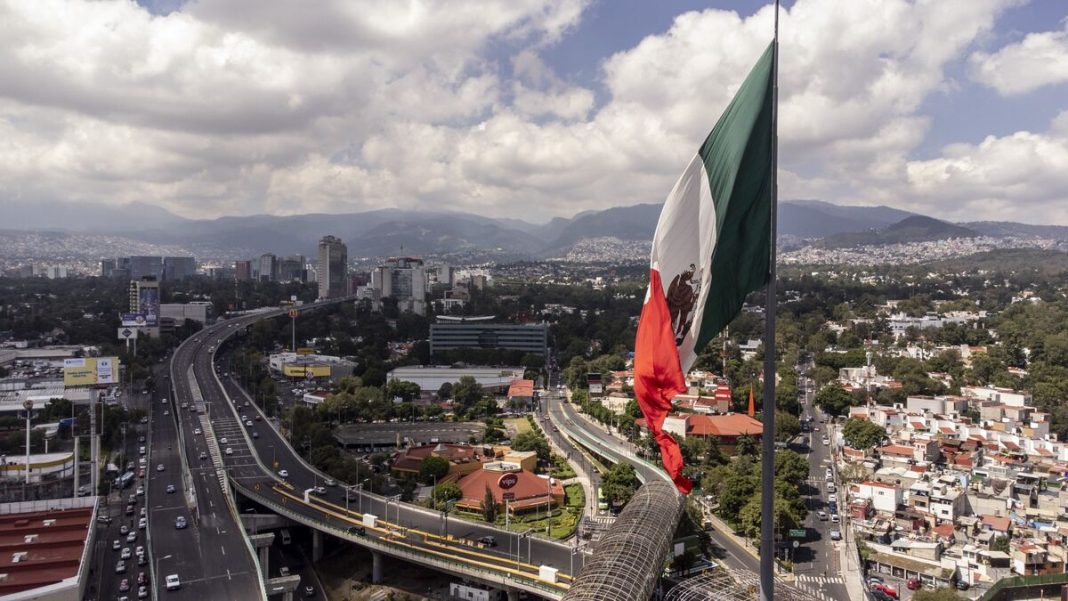 Mexico haalt 6,3 miljard dollar op met nieuwe obligaties voor schuldsanering Mexico haalt 6,3 miljard dollar op met nieuwe obligaties voor schuldsanering (Picture by: assets.bwbx.io)