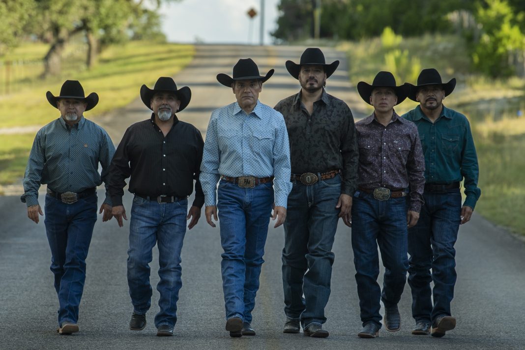 Muzieknieuws: Mexicaanse band Intocable sluit deal met Primary Wave, Julia Jacklin naar 4AD Muzieknieuws: Mexicaanse band Intocable sluit deal met Primary Wave, Julia Jacklin naar 4AD (Picture by: variety.com)
