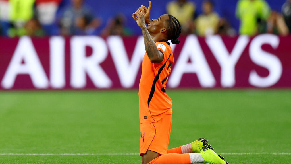 Nederland – Japan: Summerville brengt Oranje op voorsprong in zwaarste groep Nederland - Japan: Summerville brengt Oranje op voorsprong in zwaarste groep (Picture by: s.france24.com)