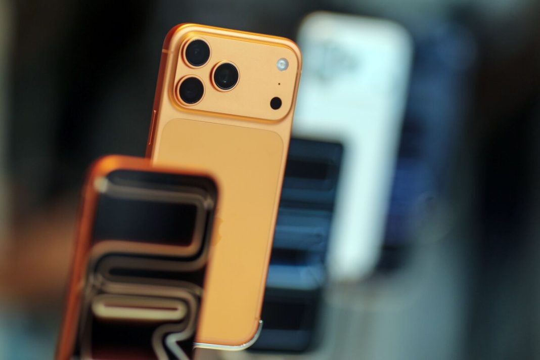Nieuwe Apple-topman moet designteam nieuw leven inblazen Nieuwe Apple-topman moet designteam nieuw leven inblazen (Picture by: assets.bwbx.io)