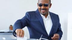 Nobelprijswinnaar Abiy Ahmed wint Ethiopische verkiezingen te midden van zorgen over conflict Nobelprijswinnaar Abiy Ahmed wint Ethiopische verkiezingen te midden van zorgen over conflict (Picture by: ichef.bbci.co.uk)