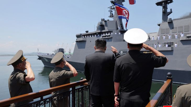 Noord-Korea presenteert grootste oorlogsschip ooit, geschikt voor kernraketten (Picture by: aljazeera.com)