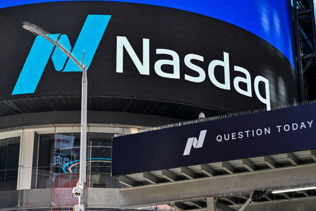 Olieprijzen kelderen en techsector herstelt: S&P 500 stijgt (Picture by: assets.bwbx.io)