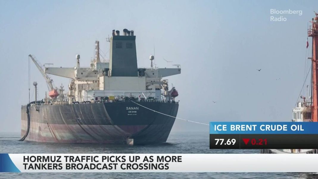 Olieprijzen stabiliseren na vredesakkoord VS-Iran: tankers varen vrijuit door Straat van Hormuz Olieprijzen stabiliseren na vredesakkoord VS-Iran: tankers varen vrijuit door Straat van Hormuz (Picture by: assets.bwbx.io)