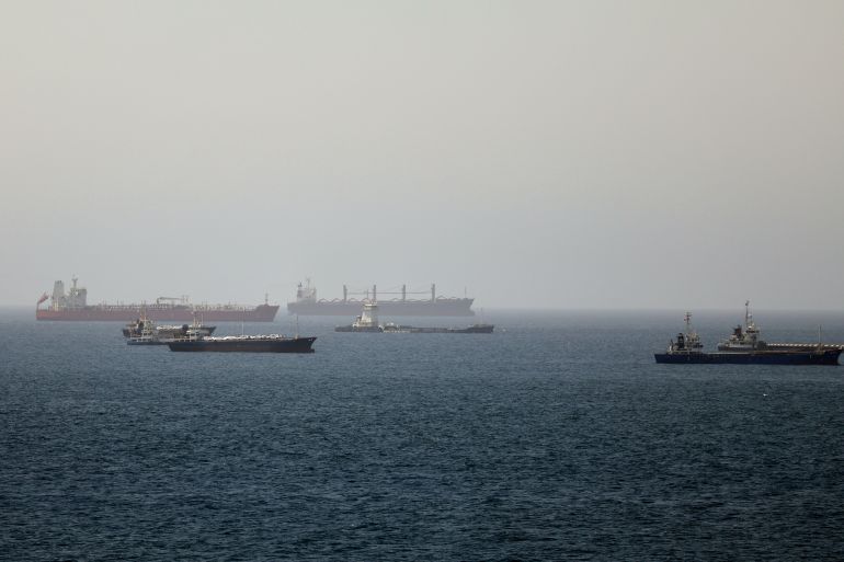 Olieprijzen stijgen na aanval in Straat van Hormuz die evacuatieplan doorkruist (Picture by: aljazeera.com)