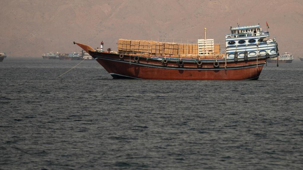 Oman opent tijdelijke vaarroute door Straat van Hormuz Oman opent tijdelijke vaarroute door Straat van Hormuz (Picture by: s.france24.com)