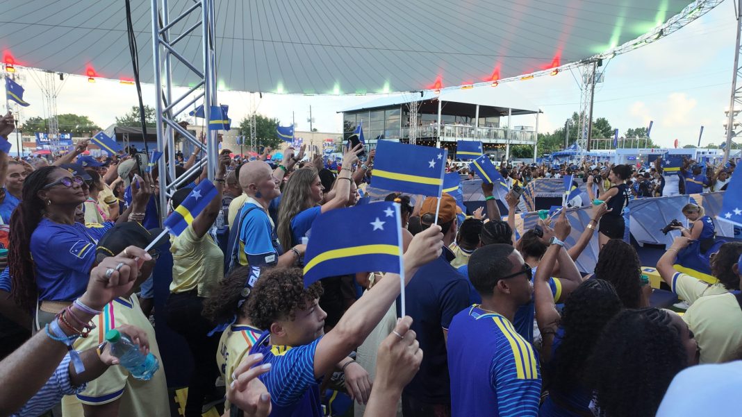 Papiaments op wereldtoneel: artiest Jeon treedt op tijdens FIFA Fan Festival in Houston (Picture by: 24ora.com)