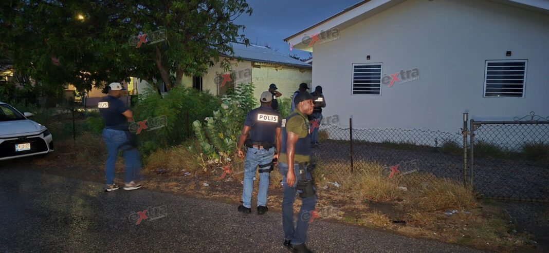 Politie voert drie huiszoekingen uit in onderzoek naar autodiefstallen op Curaçao (Picture by: extra.cw)