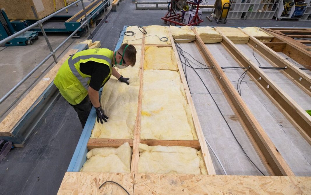 QXO haalt 3 miljard dollar op via lening voor overname TopBuild QXO haalt 3 miljard dollar op via lening voor overname TopBuild (Picture by: assets.bwbx.io)