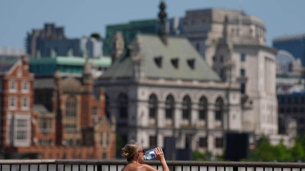Recordhittegolf treft Europa: Paris Pride uitgesteld, dodental stijgt door verdrinkingen (Picture by: s.france24.com)