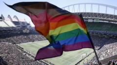 Regenboogvlaggen bij WK-wedstrijd Iran-Egypte tijdens Pride Weekend in Seattle (Picture by: ichef.bbci.co.uk)