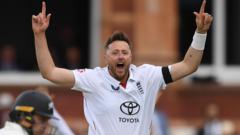 Robinson droomt niet meer: drie wickets in eerste over bij sprookjesachtige terugkeer (Picture by: ichef.bbci.co.uk)