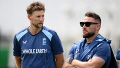 Root neemt Engelse testkapiteinschap game voor game: ‘Licht jaloers op Stokes-McCullum samenwerking’ Root neemt Engelse testkapiteinschap game voor game: 'Licht jaloers op Stokes-McCullum samenwerking' (Picture by: ichef.bbci.co.uk)