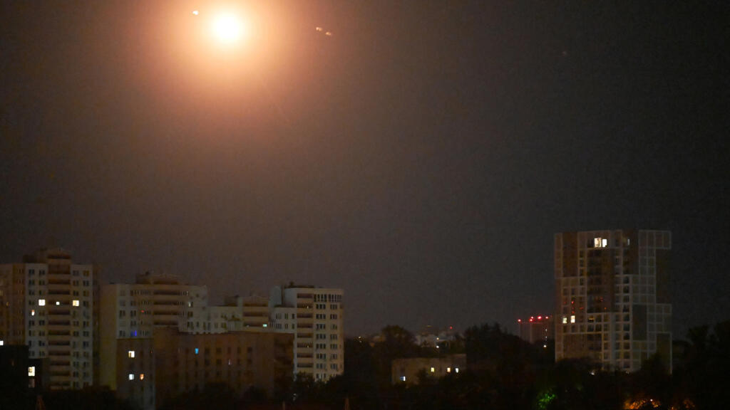 Russische aanval beschadigt historisch klooster in Kyiv, tientallen gewonden Russische aanval beschadigt historisch klooster in Kyiv, tientallen gewonden (Picture by: s.france24.com)