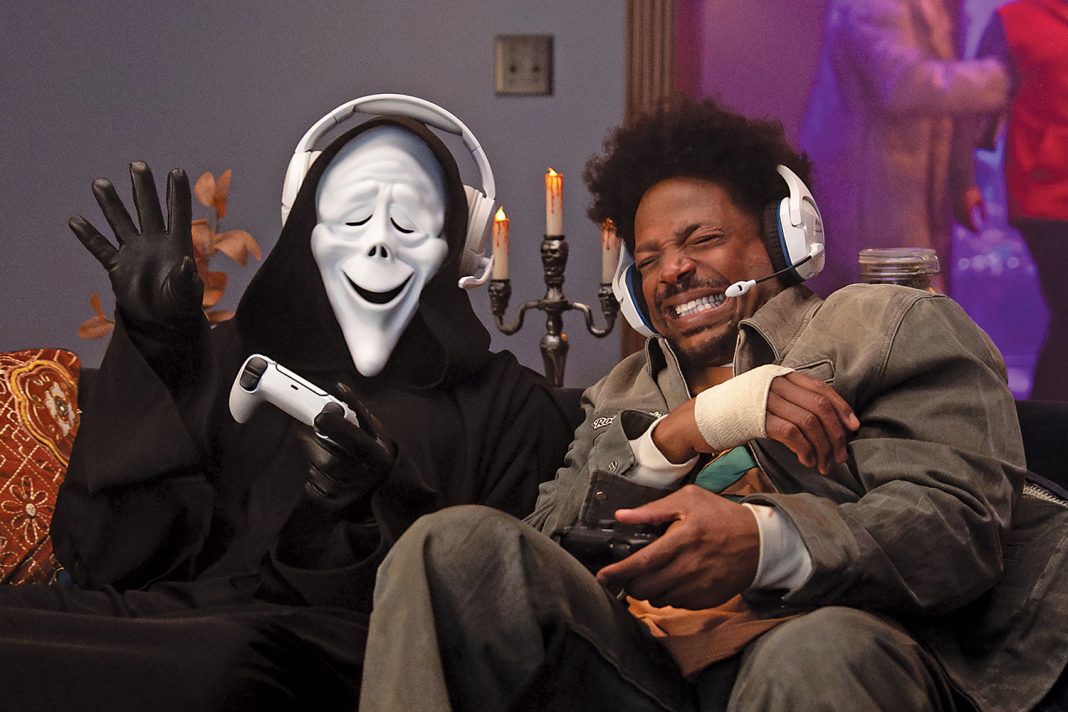 Scary Movie scoort sterk in de bioscoop met 24,7 miljoen dollar op vrijdag Scary Movie scoort sterk in de bioscoop met 24,7 miljoen dollar op vrijdag (Picture by: variety.com)
