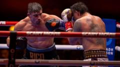 Scheidsrechter Usyk-Verhoeven: ‘Ik had genoeg gezien om gevecht te stoppen’ Scheidsrechter Usyk-Verhoeven: 'Ik had genoeg gezien om gevecht te stoppen' (Picture by: ichef.bbci.co.uk)