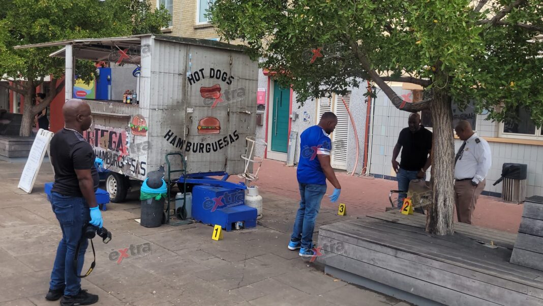 Schoenpoetser steekt hotdogverkoper neer in Punda (Picture by: extra.cw)