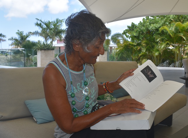 Sint Maarten Bibliotheek verwelkomt twee nieuwe meertalige boeken van auteur Angliet Baidjoe (Picture by: 721news.com)