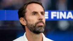 Southgate houdt zich op de achtergrond tijdens WK: ‘Wil het team niet hinderen’ Southgate houdt zich op de achtergrond tijdens WK: 'Wil het team niet hinderen' (Picture by: ichef.bbci.co.uk)