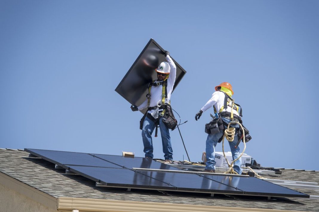 Sunrun-aandeel schiet meer dan 30% omhoog na energiedeal met Tesla Sunrun-aandeel schiet meer dan 30% omhoog na energiedeal met Tesla (Picture by: assets.bwbx.io)