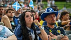 Tartan Army in onzekerheid: blijven of naar huis na zware nederlaag Schotland? (Picture by: ichef.bbci.co.uk)